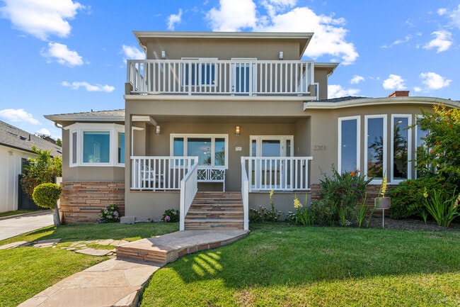 property at 2201 S Beverly Dr