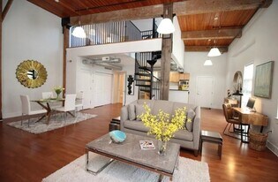 4 Powder Mill Sq, Unit 106 in Andover, MA - Building Photo