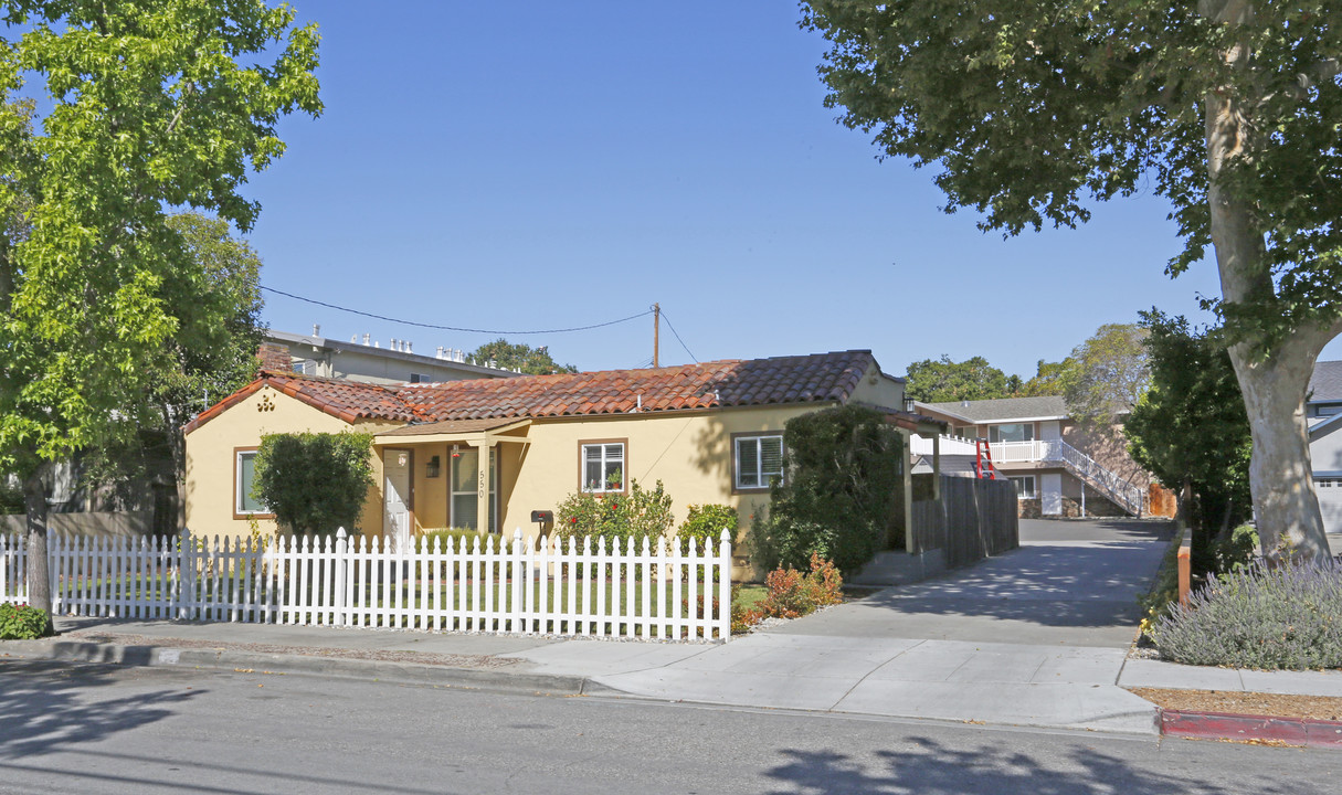 550 Mariposa Ave in Mountain View, CA - Building Photo