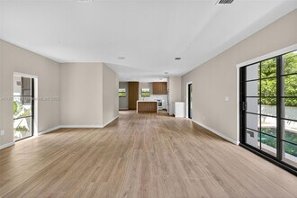635 Bird Rd in Coral Gables, FL - Building Photo - Building Photo