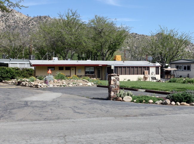 448 Scodie in Kernville, CA - Foto de edificio - Building Photo