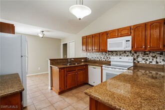 1413 SE 26th St in Cape Coral, FL - Foto de edificio - Building Photo