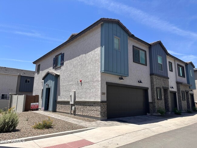 2819 W Red Fox Rd in Phoenix, AZ - Building Photo - Building Photo