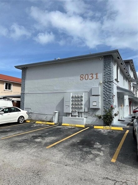 8031 NW 8th St, Unit 13 in Miami, FL - Building Photo - Building Photo