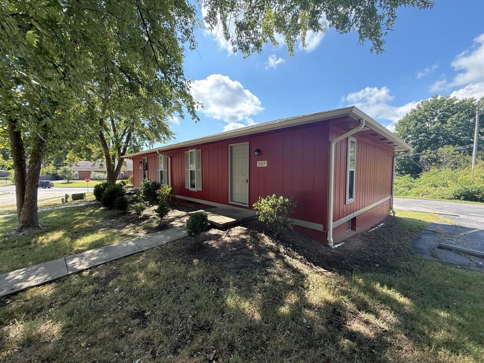 207 Wheaton Ct in Columbia, MO - Building Photo