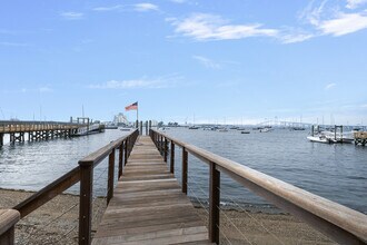 58 Washington St, Unit 5 in Newport, RI - Foto de edificio - Building Photo