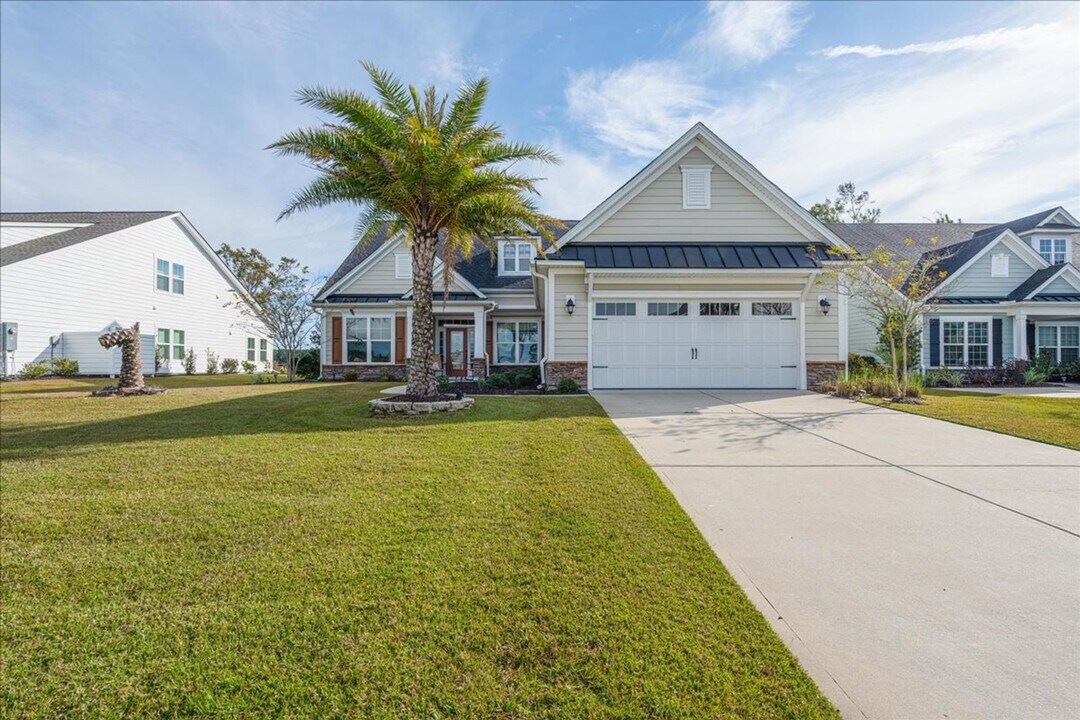 1938 Club Way in Hardeeville, SC - Foto de edificio