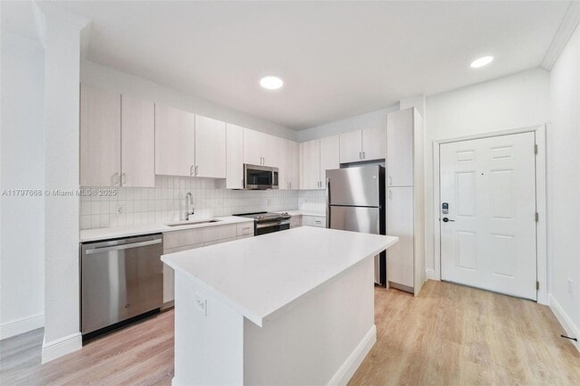10170 SW 7th St, Unit 39-409 in Pembroke Pines, FL - Building Photo - Building Photo