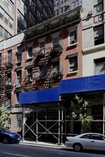 319-321 W 38th St in New York, NY - Foto de edificio - Building Photo