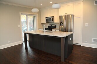 2305 W Waveland Ave, Unit 1E in Chicago, IL - Building Photo - Building Photo