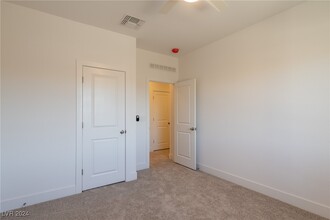 10216 Eden Mountain St in Las Vegas, NV - Building Photo - Building Photo