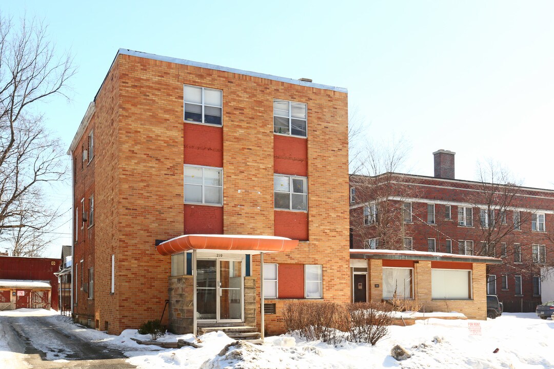 Washington Place in Ypsilanti, MI - Foto de edificio