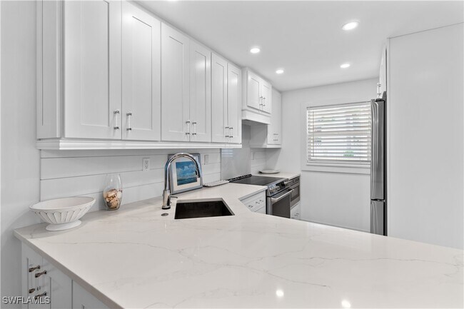 900 8th Ave S in Naples, FL - Building Photo - Building Photo