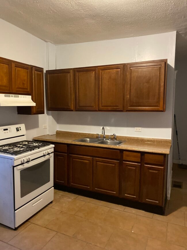 5600 S May St, Unit 2 in Chicago, IL - Building Photo - Building Photo