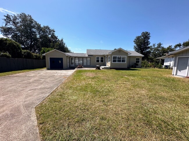 1215 Dewitt St in Panama City, FL - Building Photo - Building Photo