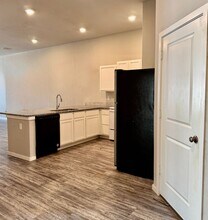 2121 N Avenue J in Lubbock, TX - Foto de edificio - Building Photo