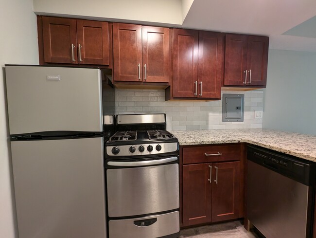 454 W Barry Ave, Unit #445-504 in Chicago, IL - Building Photo - Building Photo