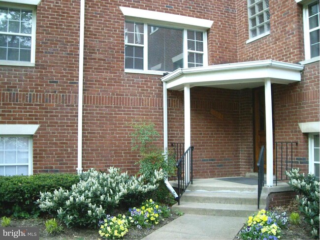 1304 N Meade St in Arlington, VA - Foto de edificio - Building Photo