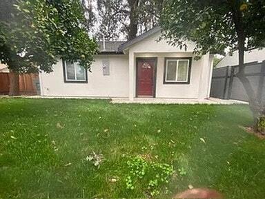 805 W Yosemite Ave in Manteca, CA - Building Photo