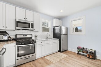 84 Pemberwick Rd in Greenwich, CT - Building Photo - Building Photo