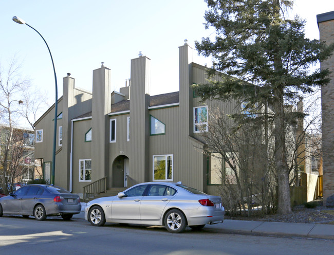 715 2nd Ave NW in Calgary, AB - Building Photo - Building Photo