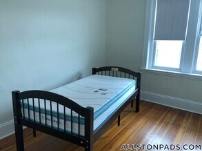 1375 Commonwealth Ave, Unit 11 in Boston, MA - Building Photo - Building Photo