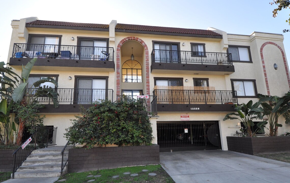 12338 Oxnard St, Unit 207 in Los Angeles, CA - Foto de edificio