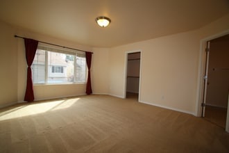 11438 Spyglass Hill Cir in Anchorage, AK - Foto de edificio - Building Photo