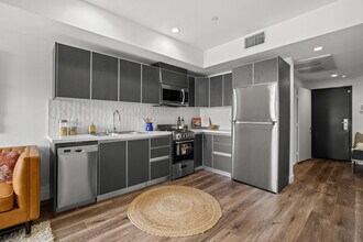 The Fairfax Flats in Los Angeles, CA - Foto de edificio - Building Photo