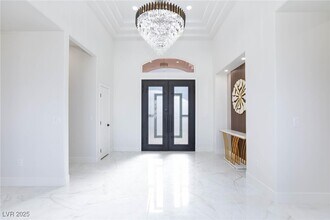 6525 Ponderosa Way in Las Vegas, NV - Building Photo - Building Photo