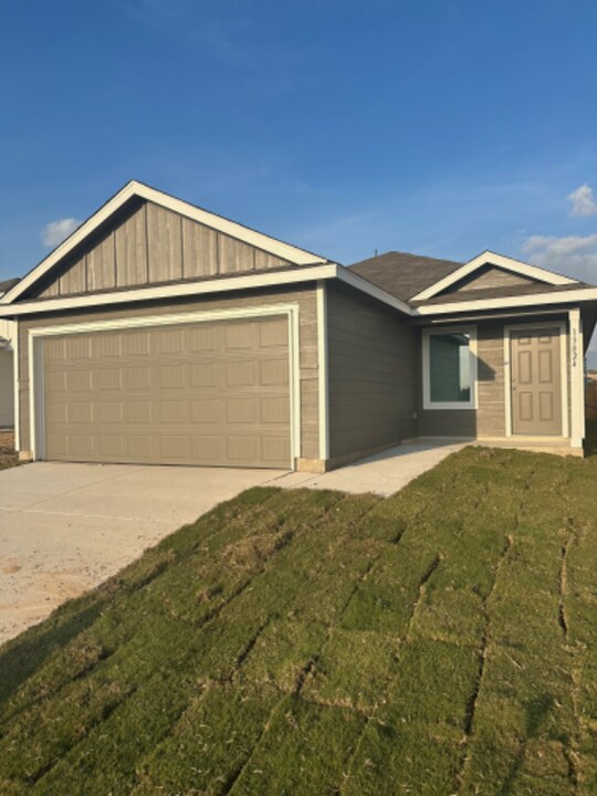 13824 Chital Chase in Marion, TX - Building Photo