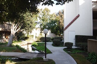 4831 Lago Dr in Huntington Beach, CA - Building Photo - Building Photo