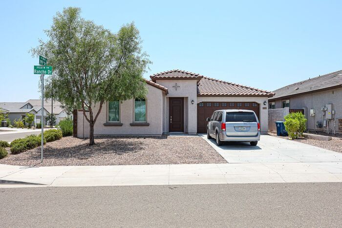 19535 W Rancho Dr in Litchfield Park, AZ - Foto de edificio