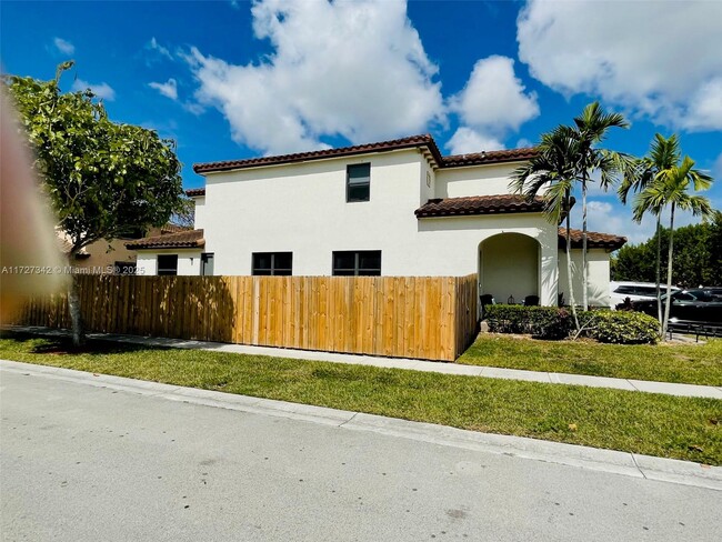 742 SE 34th Ave in Homestead, FL - Building Photo - Building Photo