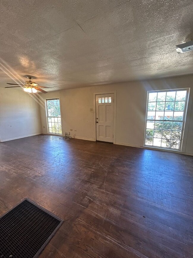 612 Madison St in Jacksonville, TX - Building Photo - Building Photo