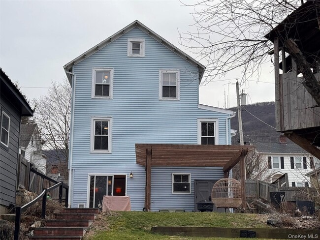 69 Russell Ave in Beacon, NY - Building Photo - Building Photo