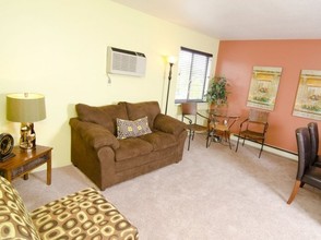 Mason Hills Apartments in Mason, MI - Foto de edificio - Interior Photo