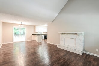 5205 Birdlake Dr NW in Lilburn, GA - Building Photo - Building Photo