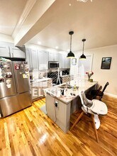 60 Golden Ave, Unit 1 in Medford, MA - Building Photo - Building Photo
