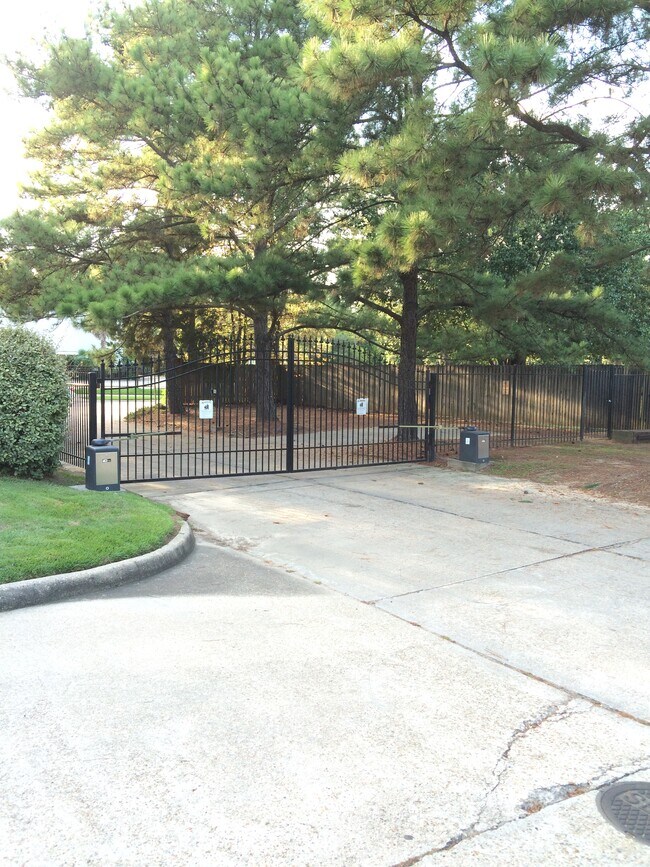 2246 Cedar Way in Baton Rouge, LA - Building Photo - Building Photo