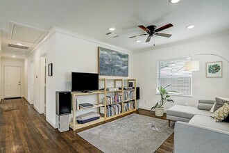 5250 Pease St in Houston, TX - Building Photo - Building Photo