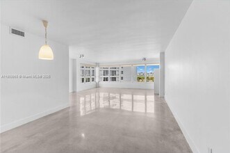 4925 Collins Ave in Miami Beach, FL - Building Photo - Building Photo