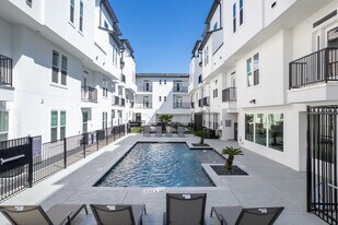 The Briar in Houston, TX - Building Photo