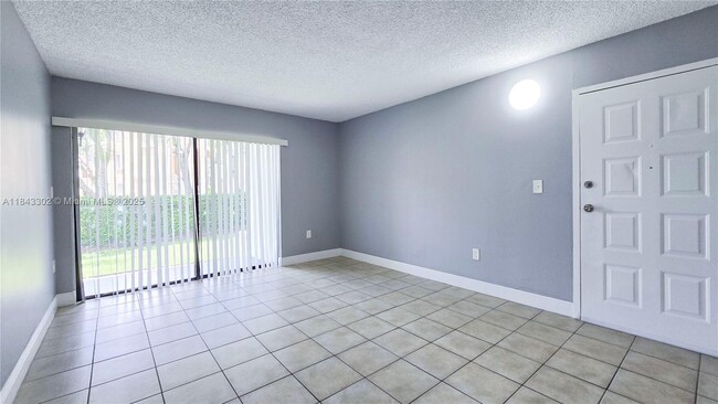 7210 NW 179th St in Hialeah, FL - Building Photo - Building Photo