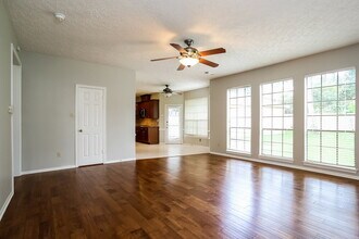 5111 Natural Bridge Dr in Houston, TX - Building Photo - Building Photo