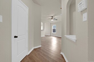 226 Goldenrod Dr in San Marcos, TX - Foto de edificio - Building Photo