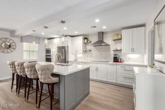 7713 E Vista Dr in Scottsdale, AZ - Building Photo - Building Photo