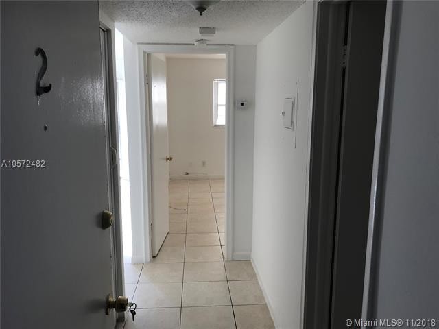 206 NE 3rd St-Unit -11 in Hallandale Beach, FL - Building Photo - Building Photo