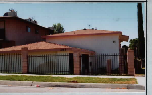 283 E 49th St in San Bernardino, CA - Foto de edificio - Building Photo