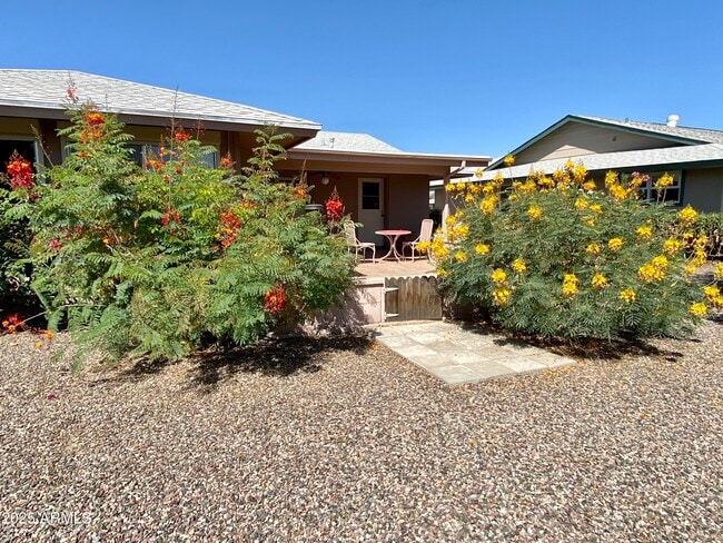 10422 W Meade Dr in Sun City, AZ - Foto de edificio - Building Photo